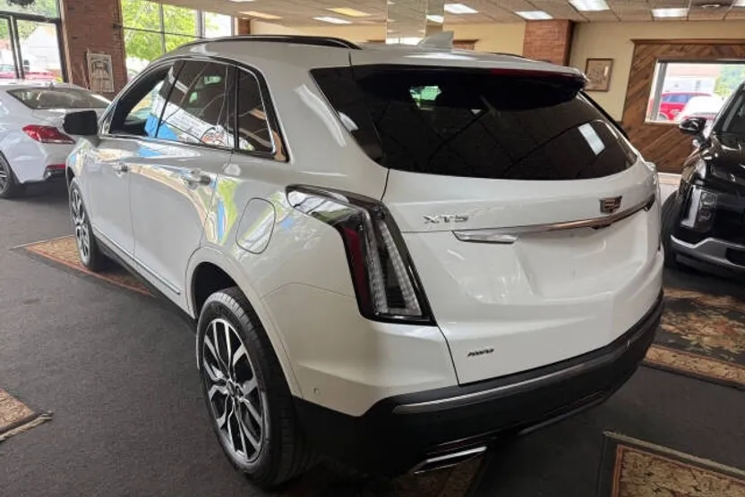 2021 Cadillac XT5 Sport photo 1