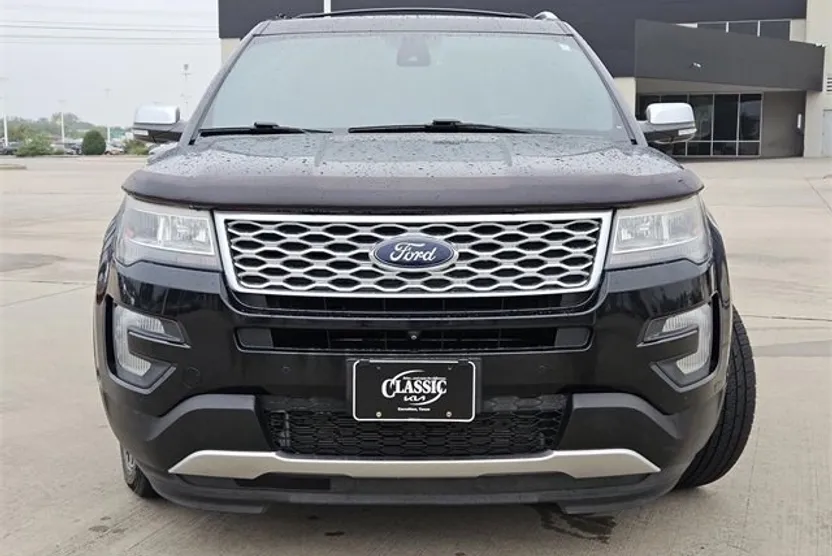 2017 Ford Explorer Platinum photo 1