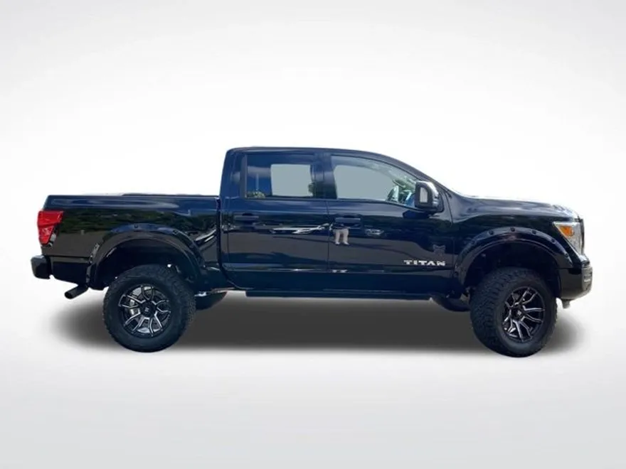 2023 Nissan Titan SV photo 1