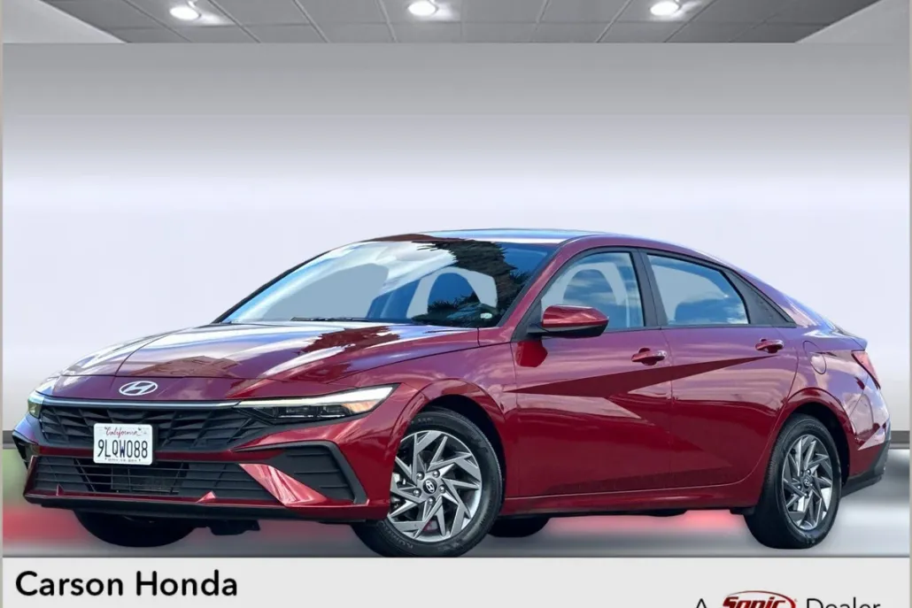 2024 Hyundai Elantra SEL photo 1
