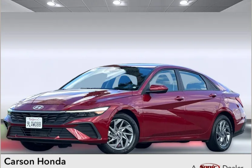 2024 Hyundai Elantra SEL photo 1