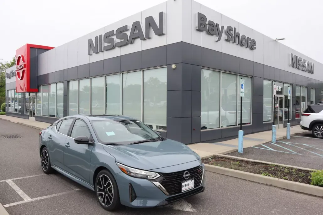 2025 Nissan Sentra SR photo 1