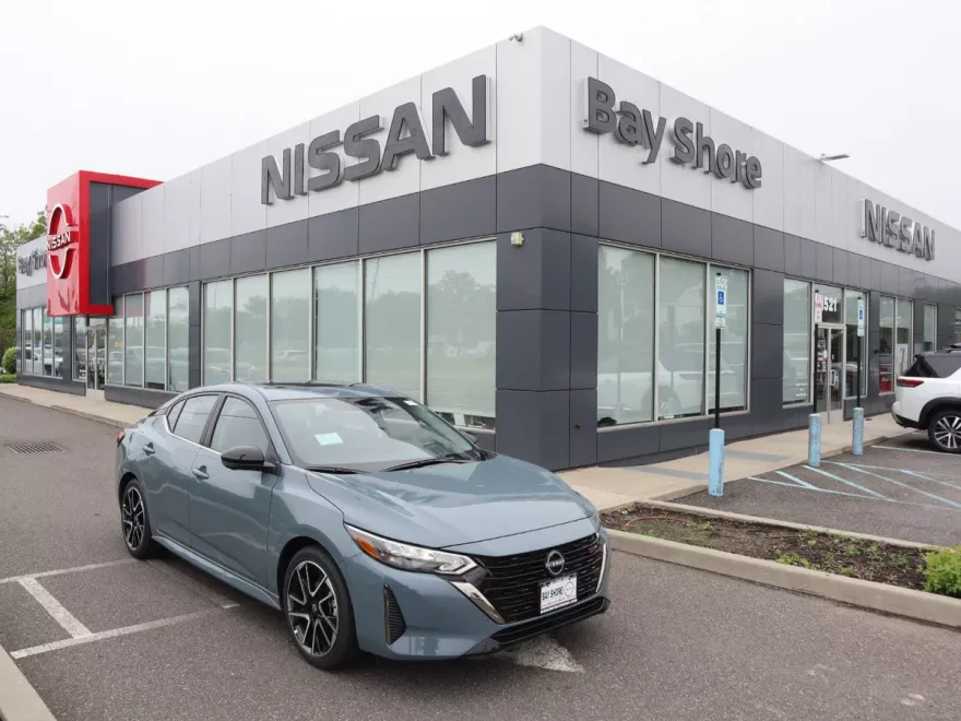 2025 Nissan Sentra SR photo 1