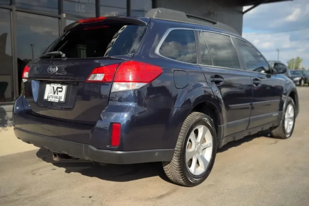 2014 Subaru Outback 3.6R Limited photo 1