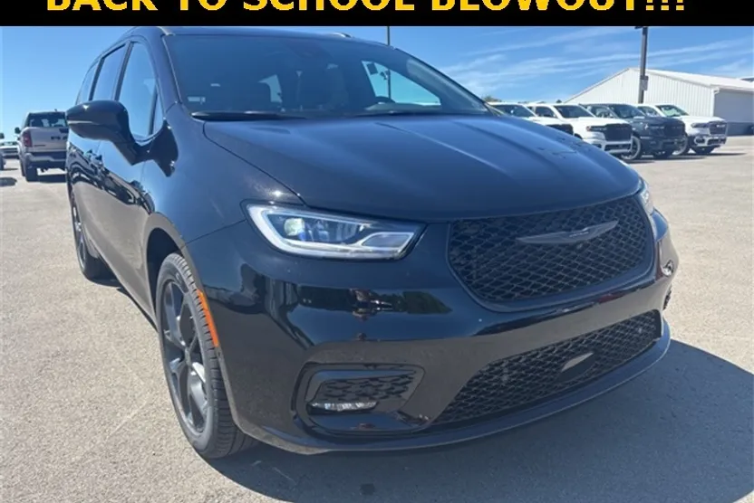 2026 Chrysler Pacifica Limited photo 1