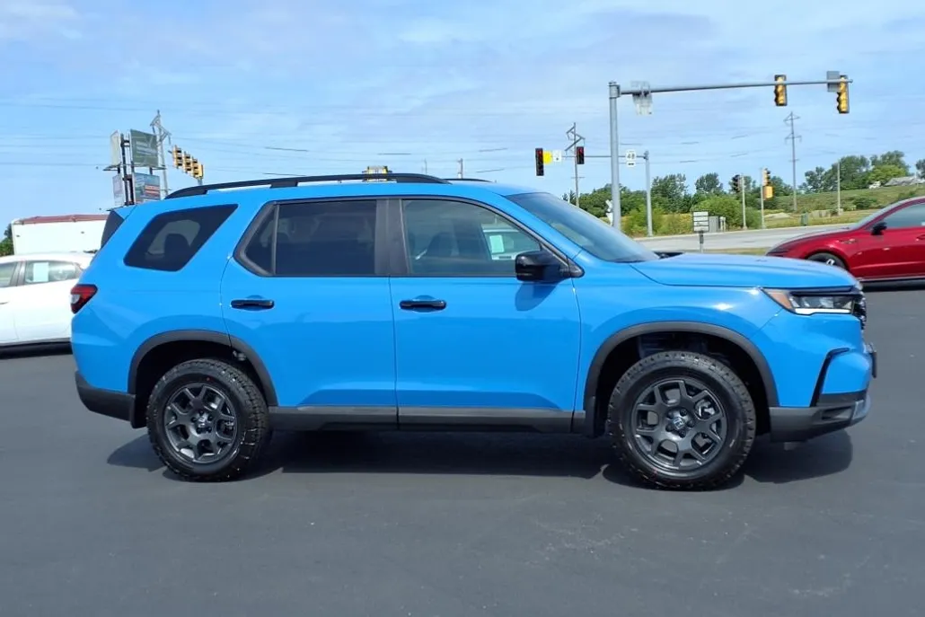 2025 Honda Pilot TrailSport photo 1