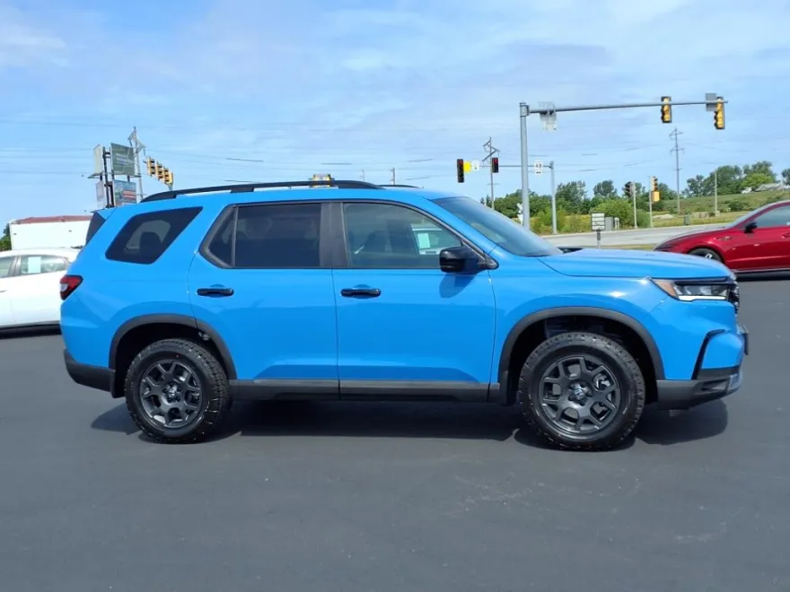 2025 Honda Pilot TrailSport photo 1