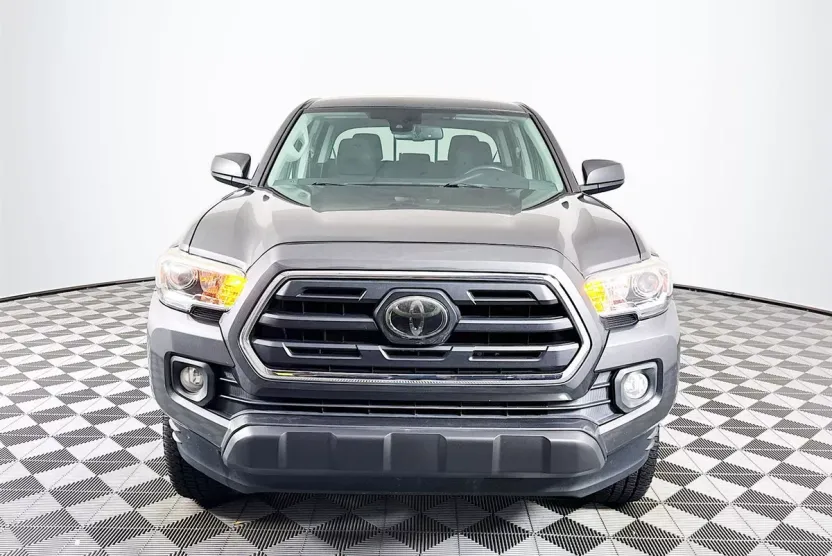 2018 Toyota Tacoma SR5 photo 1