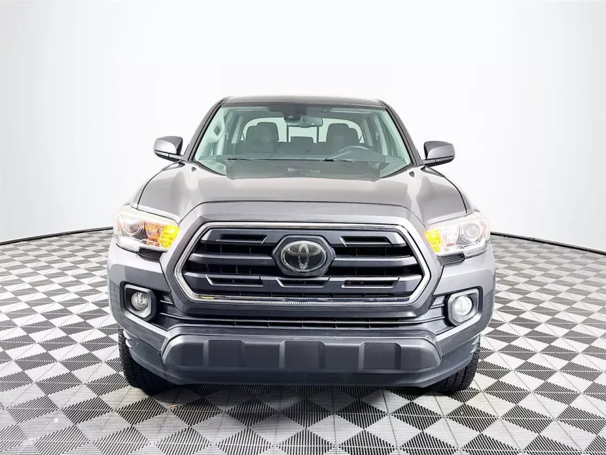 2018 Toyota Tacoma SR5 photo 1