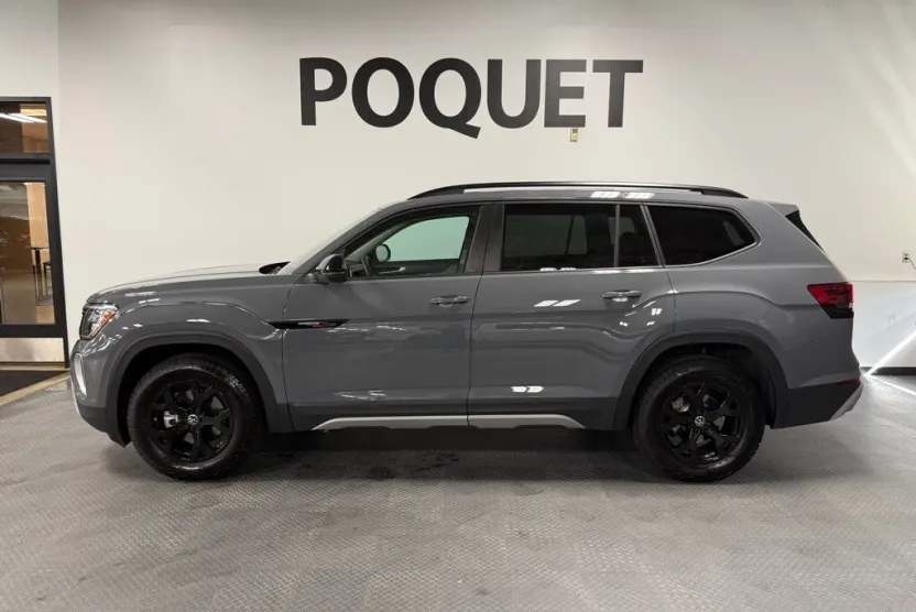 2025 Volkswagen Atlas Peak Edition SE photo 1