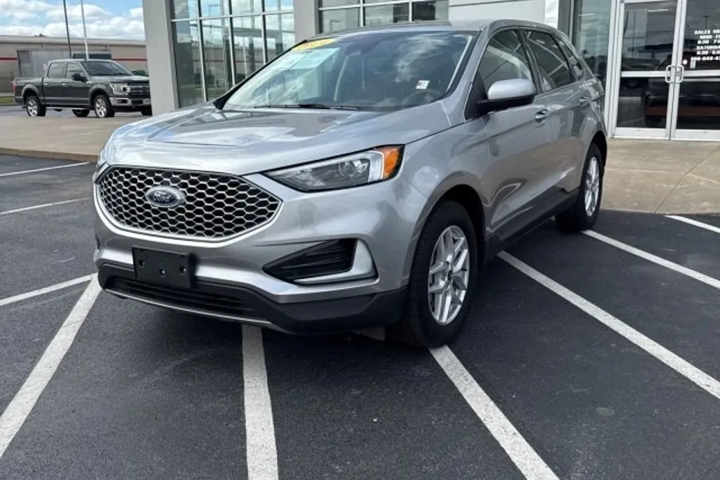 2024 Ford Edge SEL photo 1
