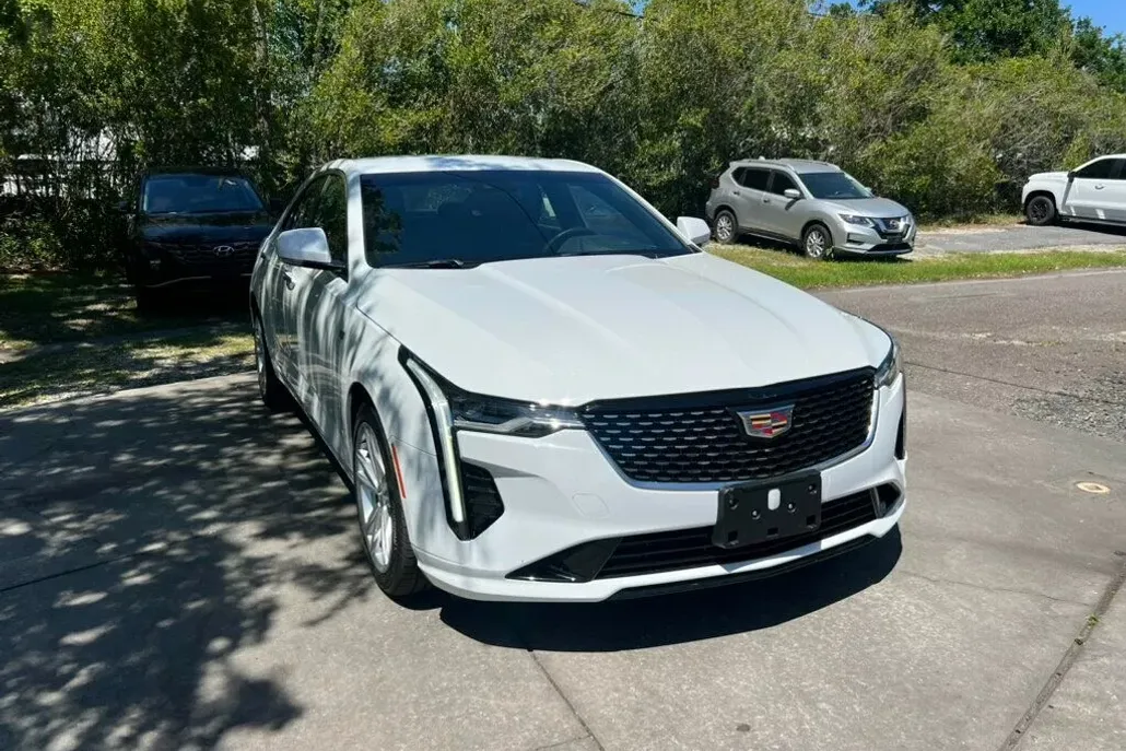 2024 Cadillac CT4 Luxury photo 1
