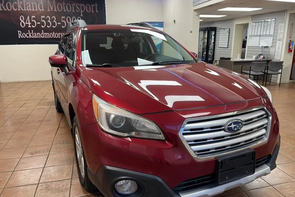 2017 Subaru Outback 2.5i Premium photo 1