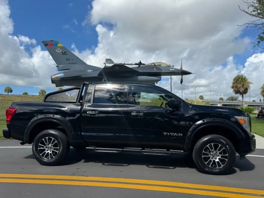 2021 Nissan Titan Crew Cab SV photo 1