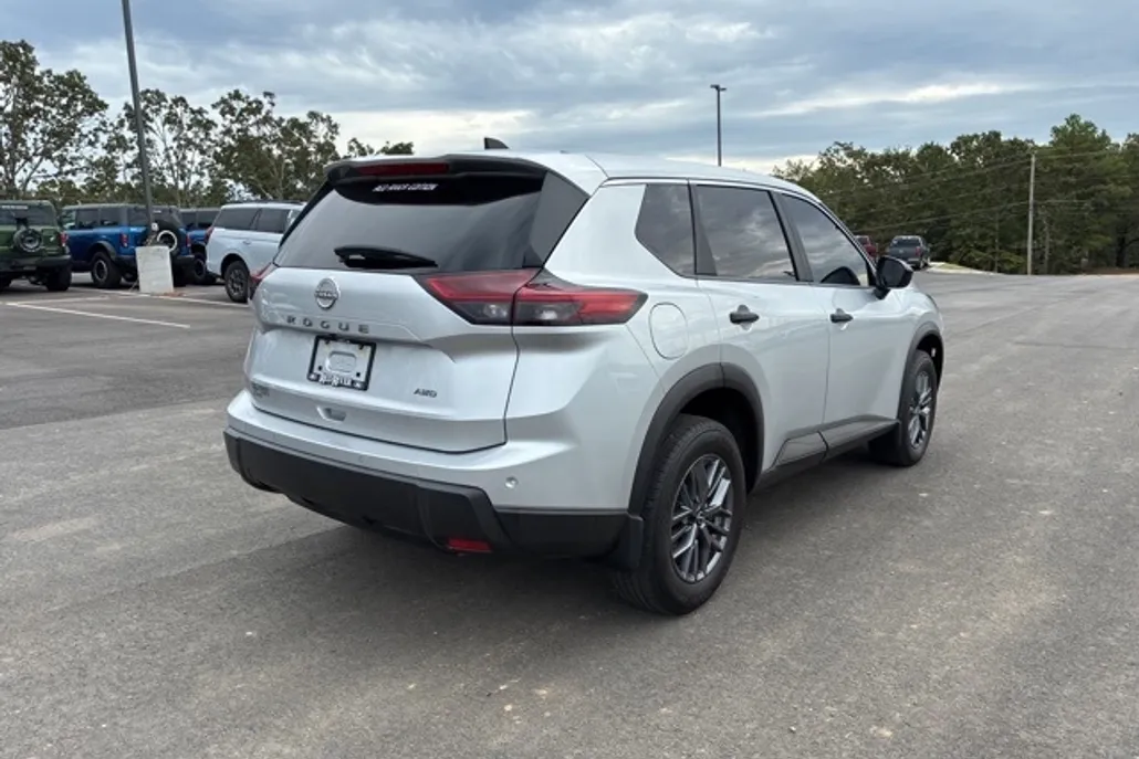 2024 Nissan Rogue S photo 1