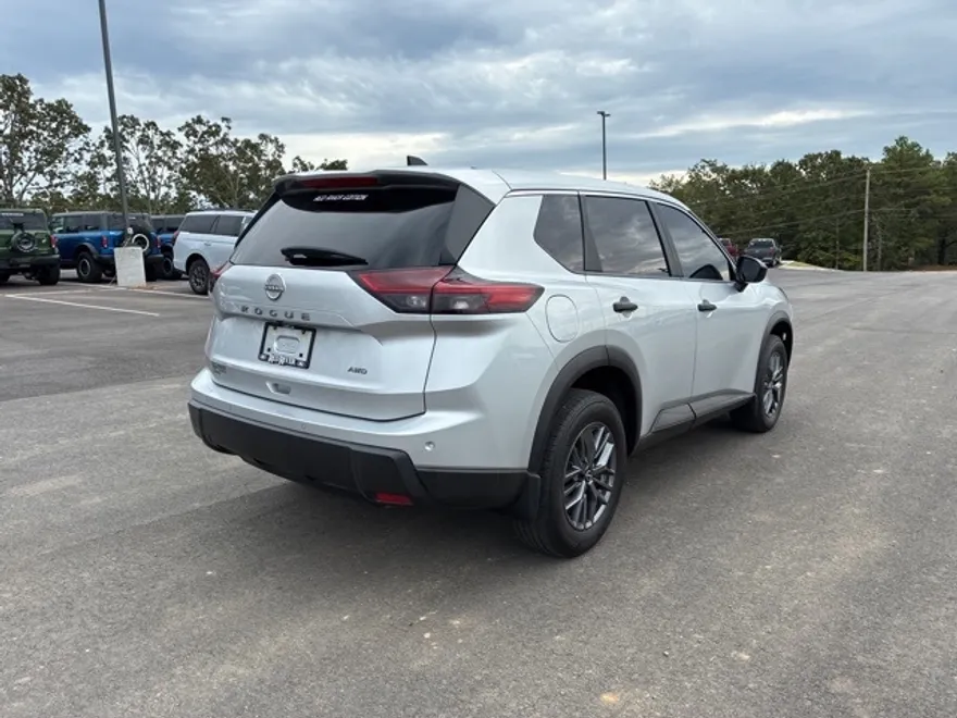 2024 Nissan Rogue S photo 1