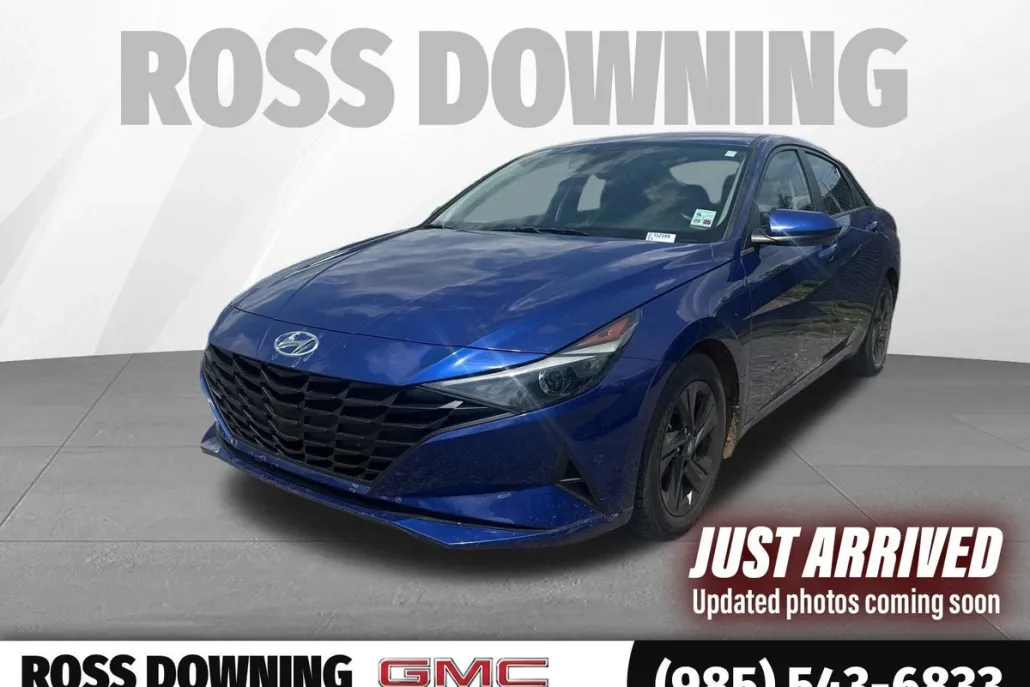 2022 Hyundai Elantra SEL photo 1