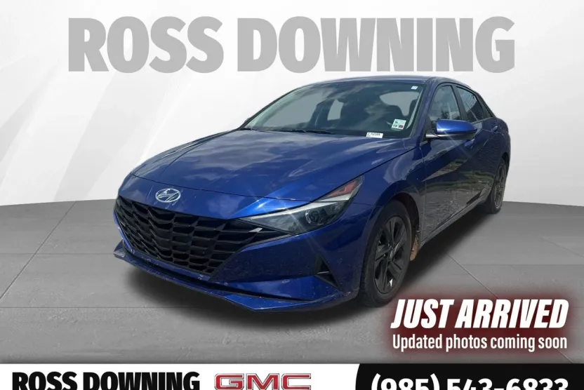 2022 Hyundai Elantra SEL photo 1
