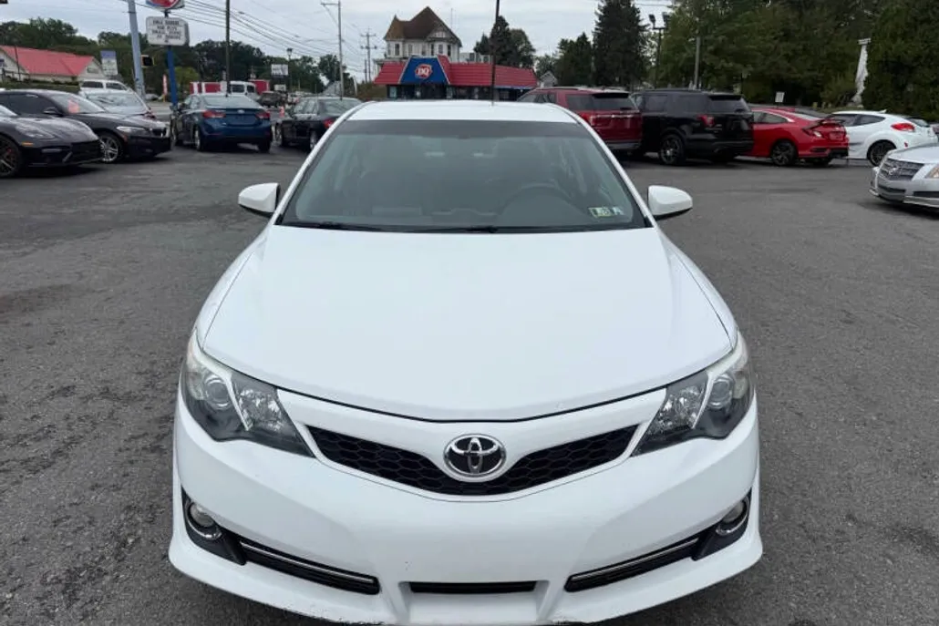 2013 Toyota Camry SE photo 1