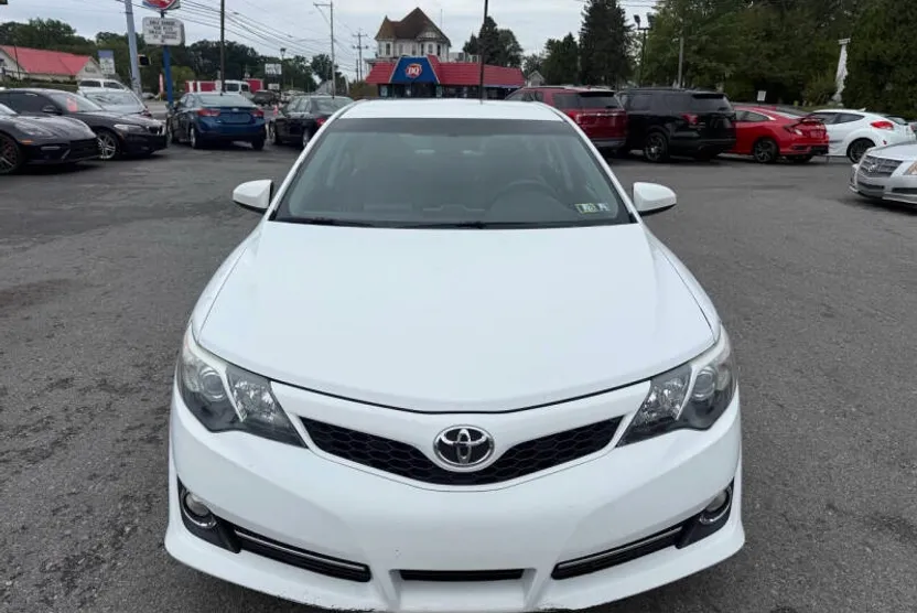 2013 Toyota Camry SE photo 1