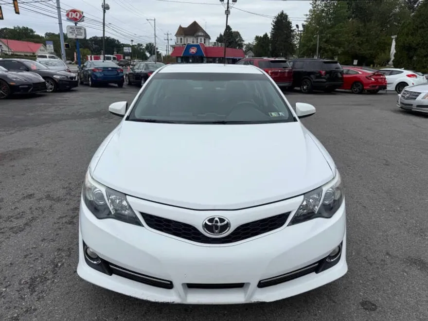 2013 Toyota Camry SE photo 1