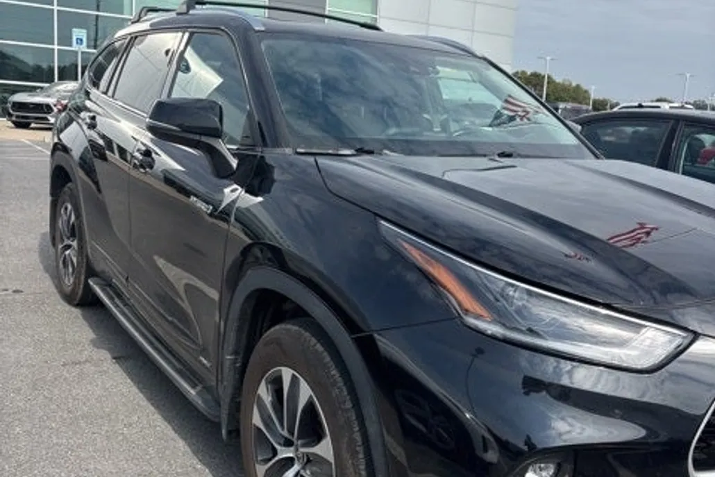 2021 Toyota Highlander Hybrid XLE photo 1