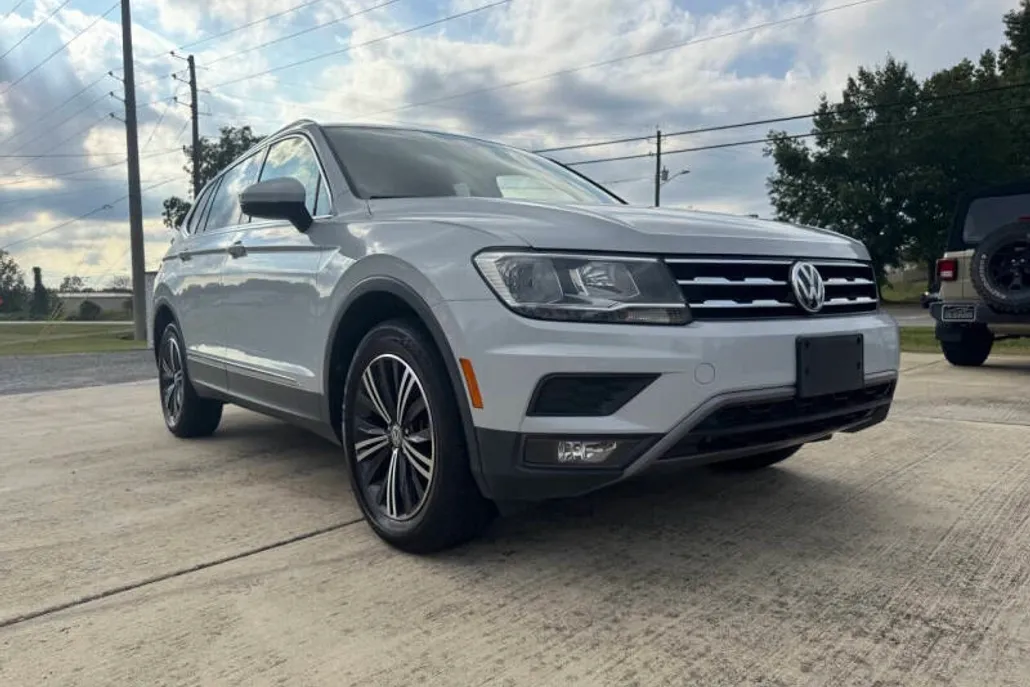 2018 Volkswagen Tiguan SEL photo 1