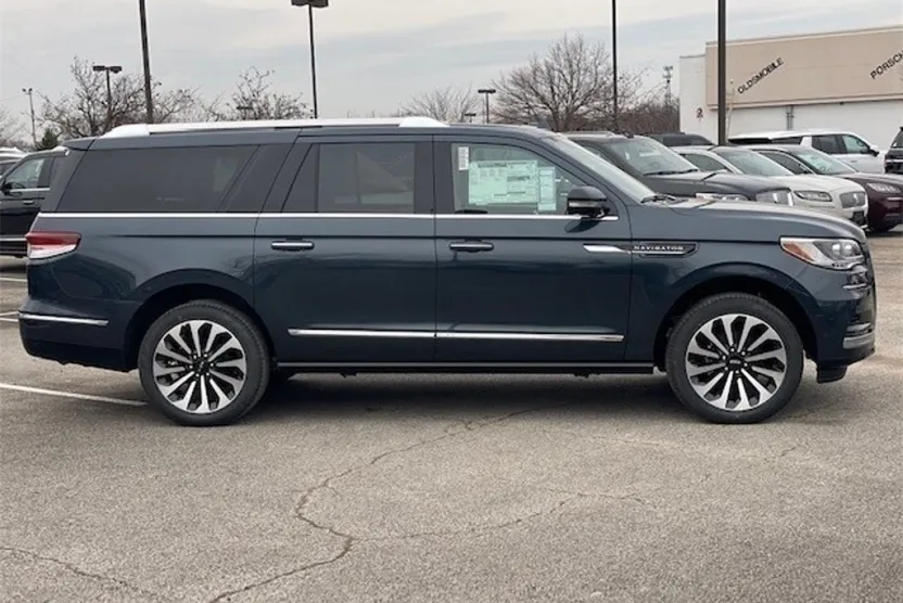 2024 Lincoln Navigator L Reserve photo 1