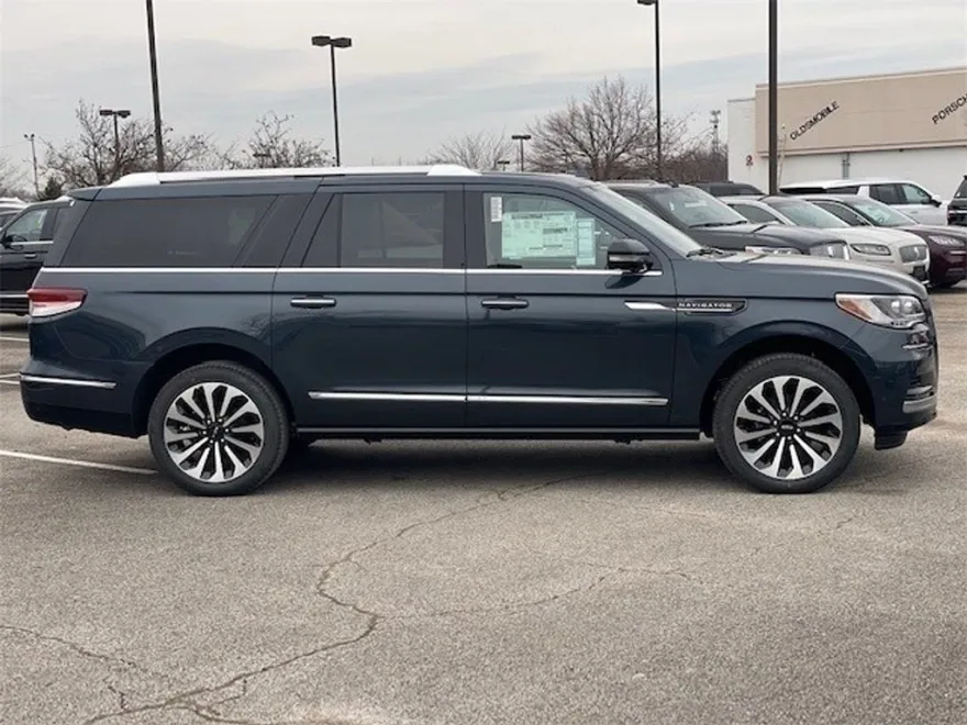 2024 Lincoln Navigator L Reserve photo 1