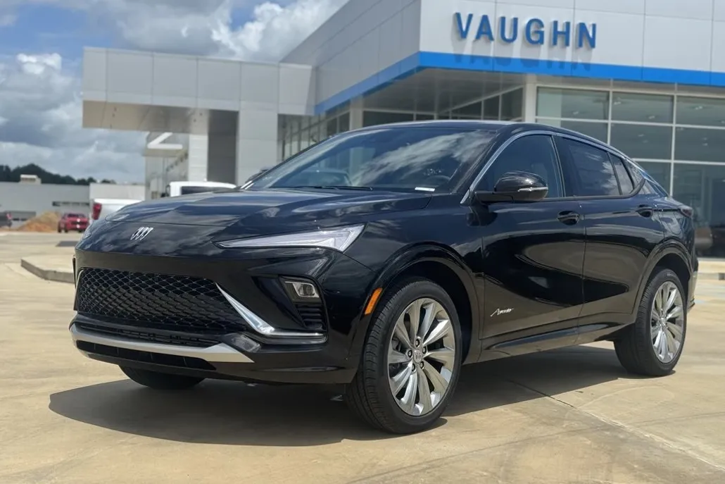 2025 Buick Envista Avenir photo 1