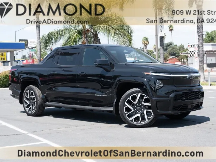 2024 Chevrolet Silverado EV RST photo 1