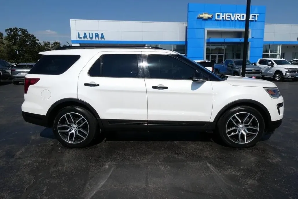 2018 Ford Explorer Sport photo 1