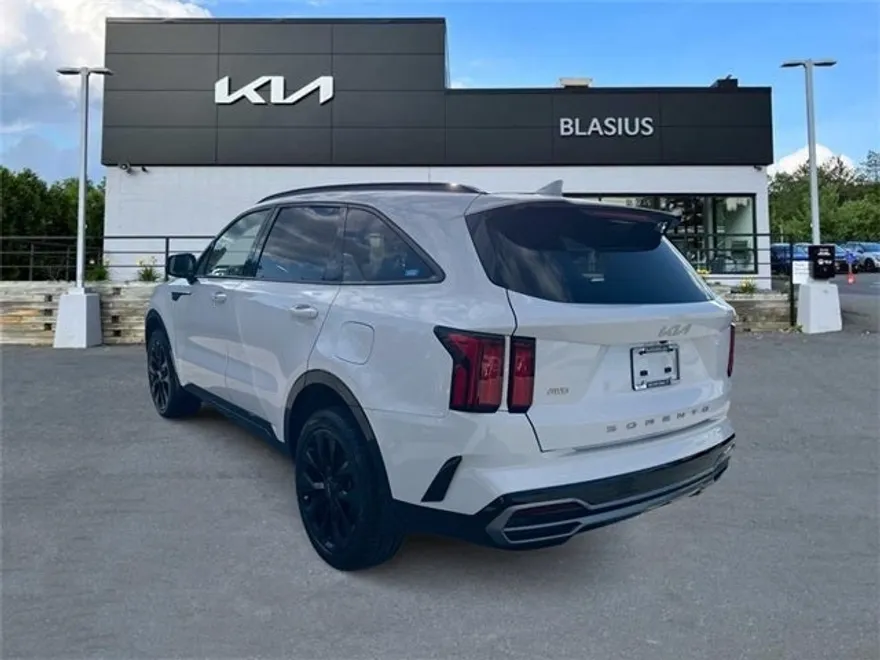 2022 Kia Sorento SX photo 1