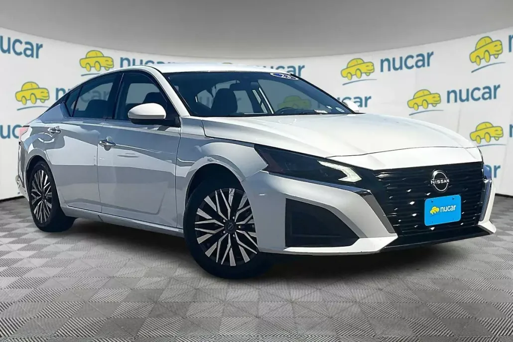 2023 Nissan Altima 2.5 SV photo 1