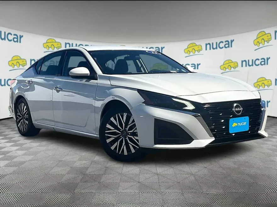 2023 Nissan Altima 2.5 SV photo 1