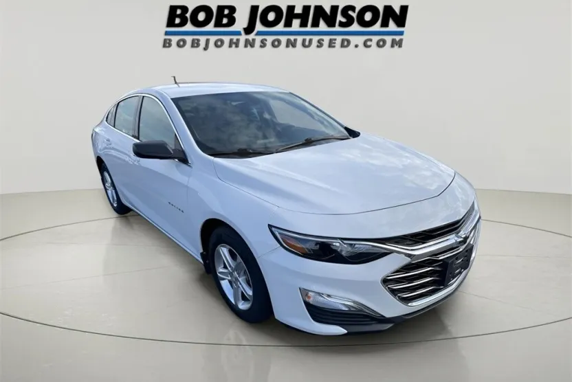 2022 Chevrolet Malibu LS photo 1