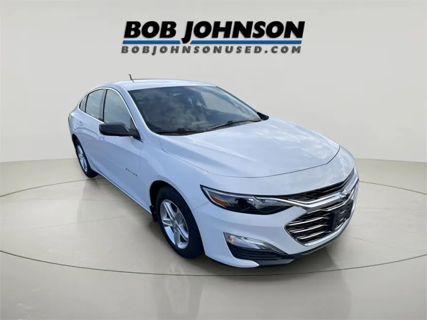 2022 Chevrolet Malibu LS photo 1