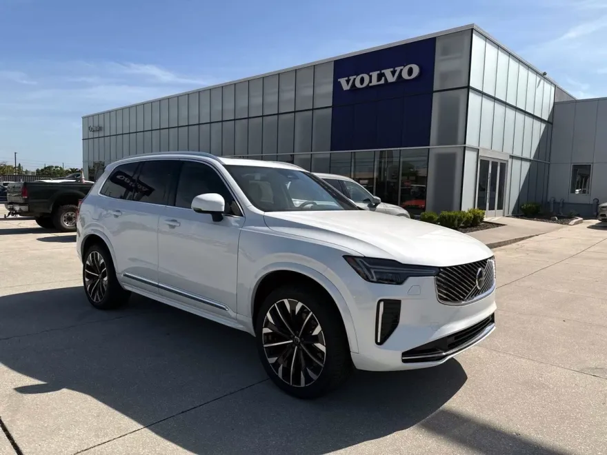 2025 Volvo XC90 Core photo 1