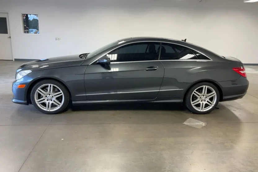 2010 Mercedes Benz E 550 Coupe photo 1