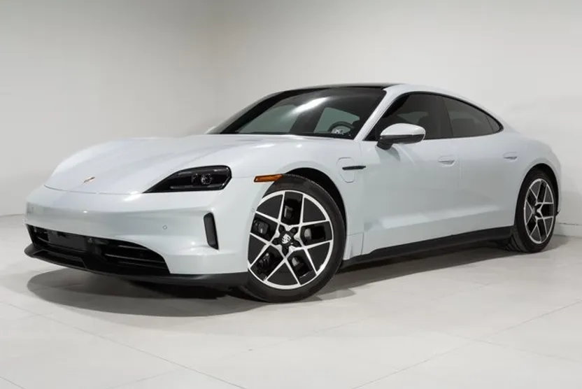 2025 Porsche Taycan photo 1