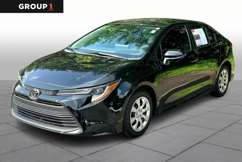 2024 Toyota Corolla LE photo 1