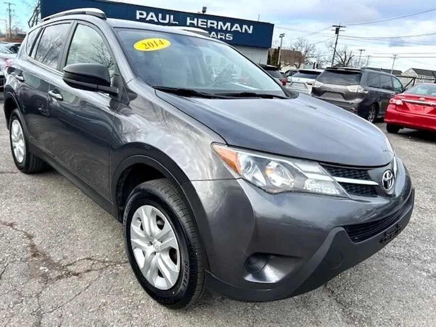 2014 Toyota RAV4 LE photo 1