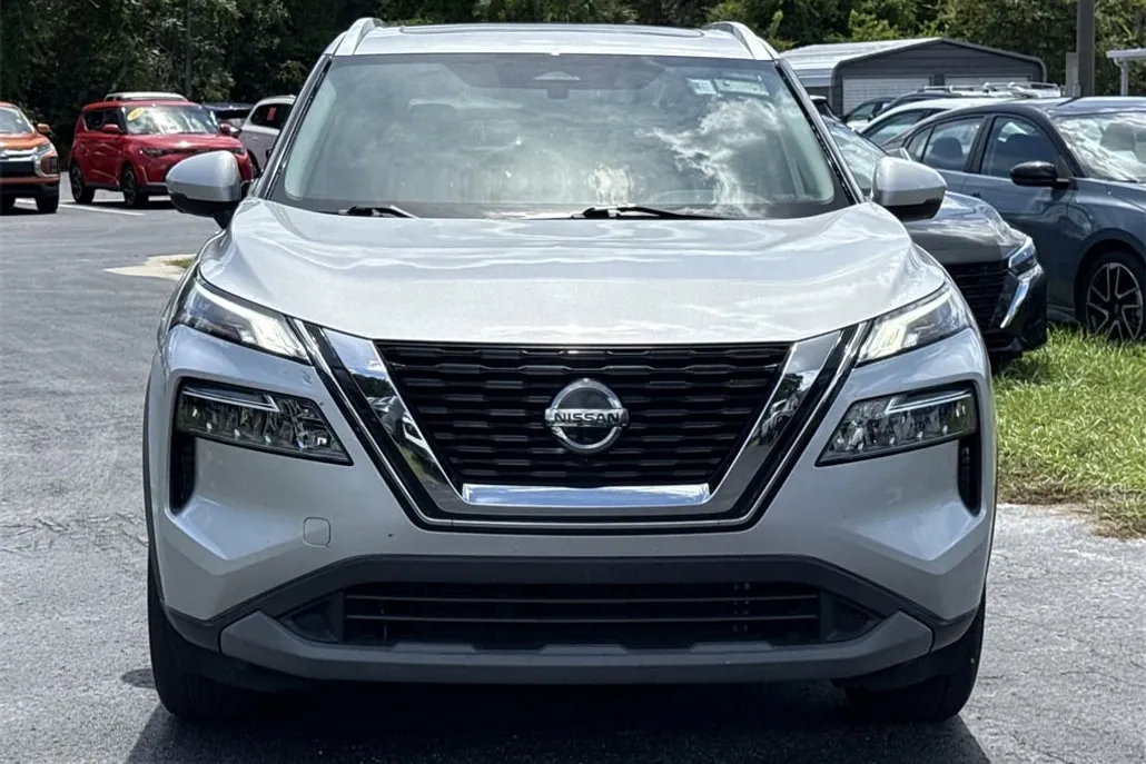 2021 Nissan Rogue SV photo 1