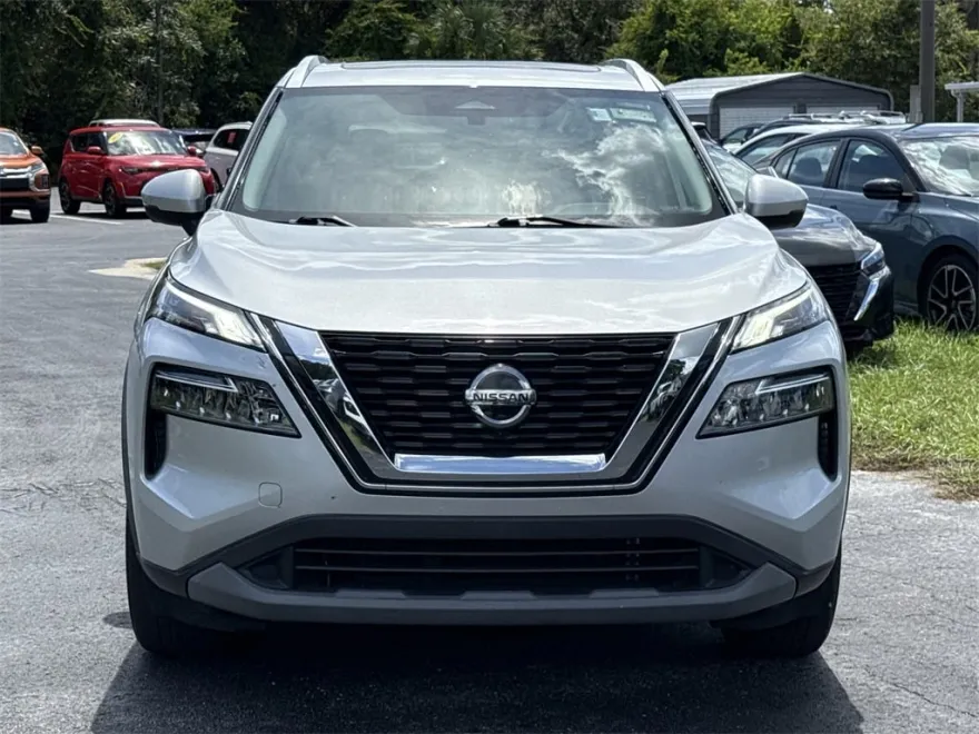 2021 Nissan Rogue SV photo 1