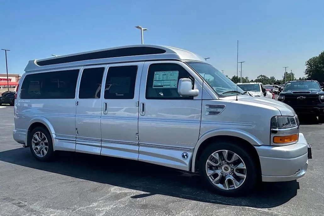2025 Chevrolet Express Cargo 2500 photo 1
