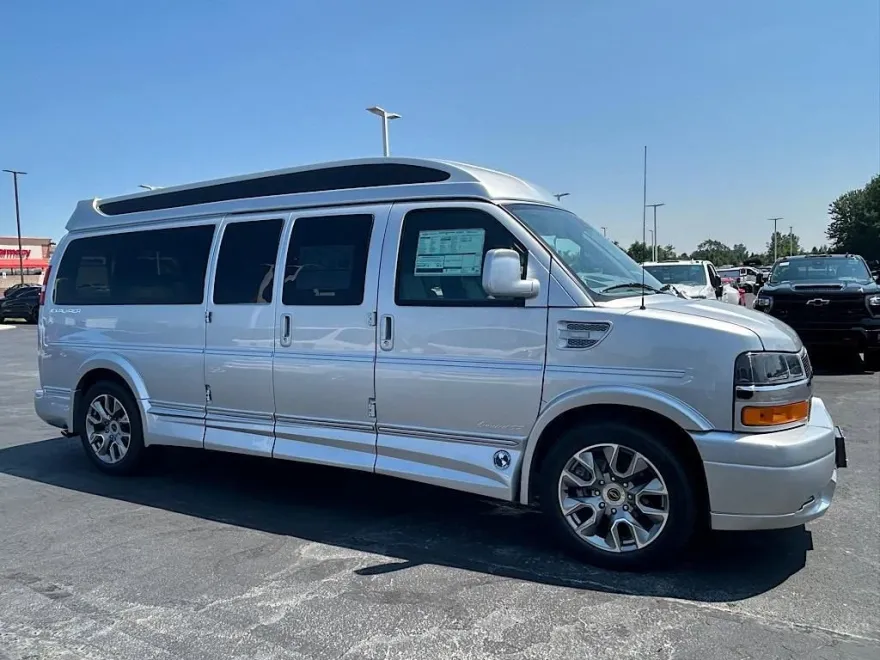 2025 Chevrolet Express Cargo 2500 photo 1