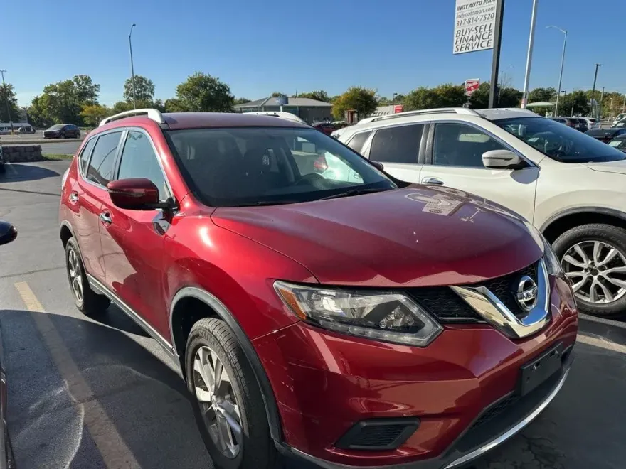 2016 Nissan Rogue SV photo 1