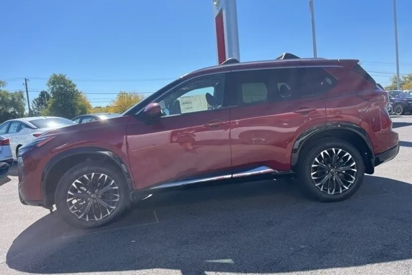 2026 Nissan Rogue Platinum photo 1