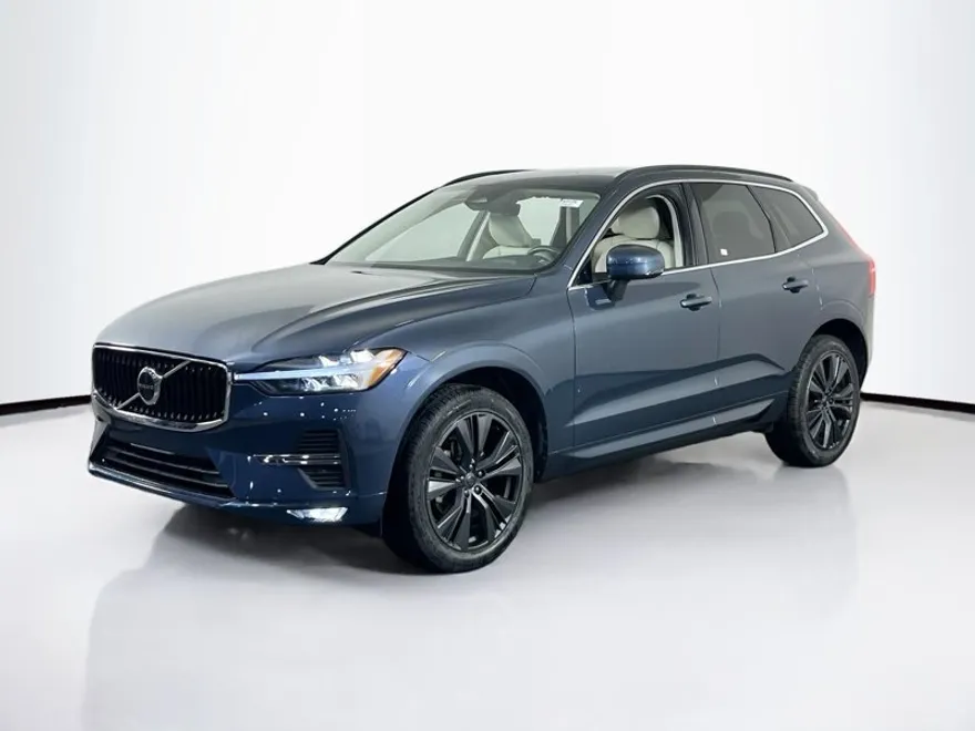 2022 Volvo XC60 Momentum photo 1