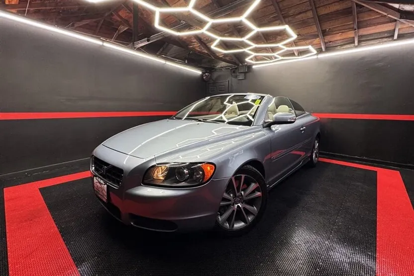 2010 Volvo C70 T5 photo 1